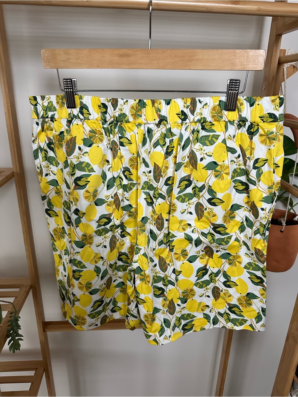 Boden High Rise Lemon Shorts - Picture 4 of 4